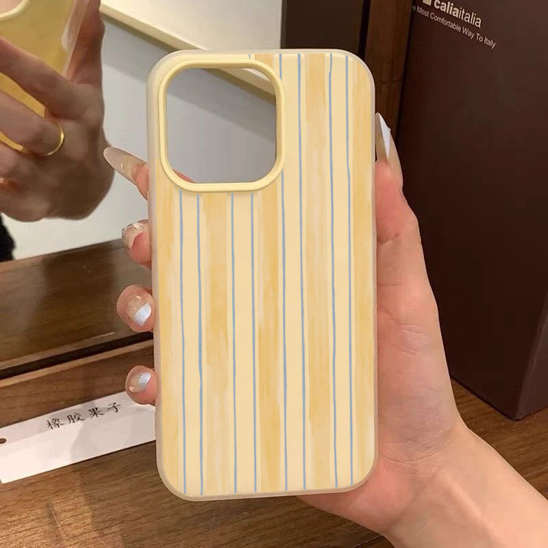 Stylowe żółte etui w paski na  – Samsung Galaxy S24 recenzja i cena